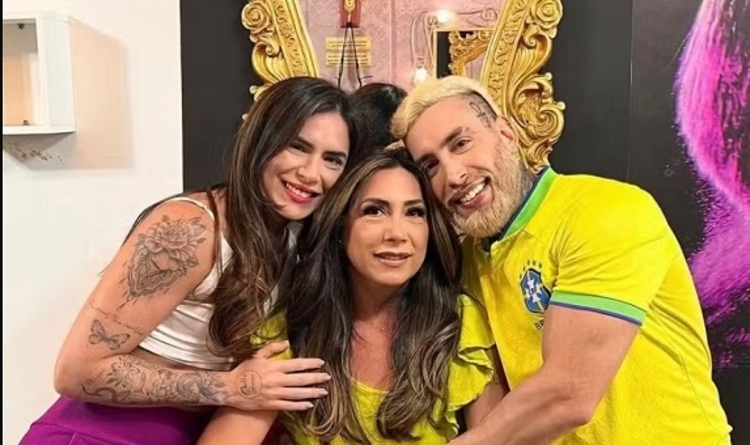 Djidja Cardoso ao lado da mãe e do irmão / Foto: Reprodução/Instagram