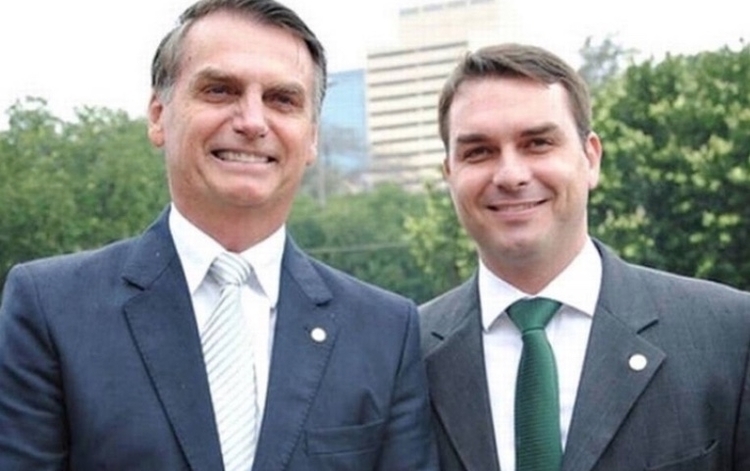 Jair Bolsonaro e o filho, senador Flávio Bolsonaro - Foto: Divulgação / PSL