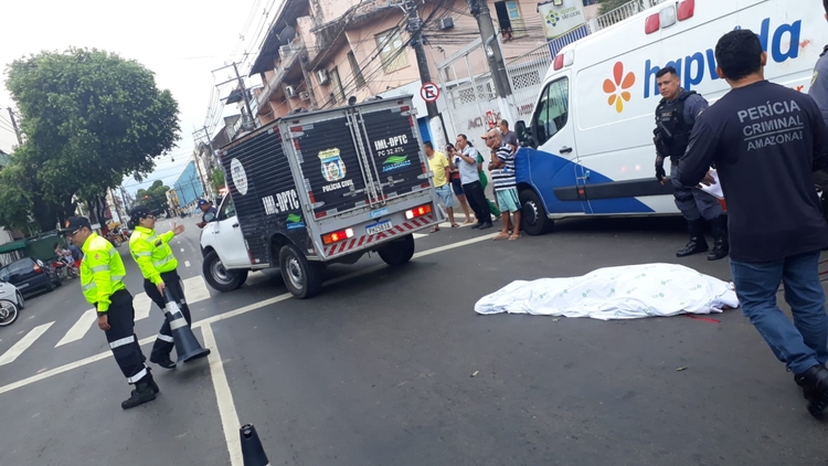 Homem morreu na hora ao ser atingido por carro - Foto: Divulgação