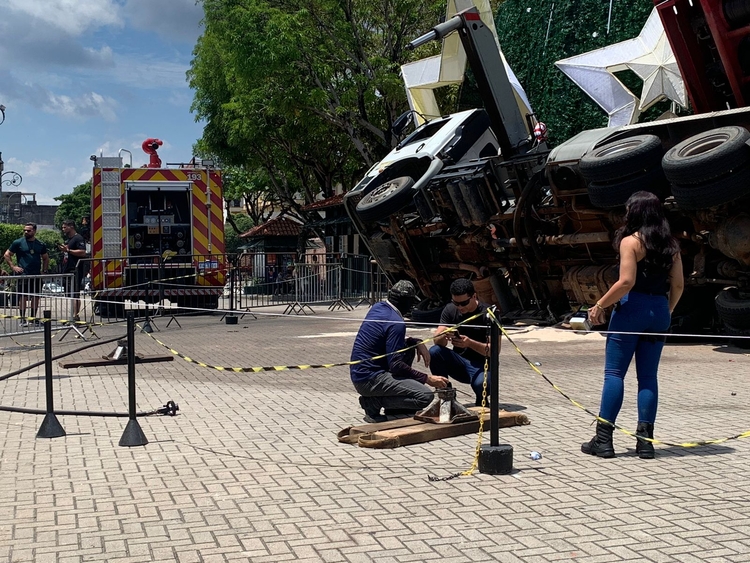 Perícia está em andamento  - Foto: Caio Guarlotte/Portal do Holanda
