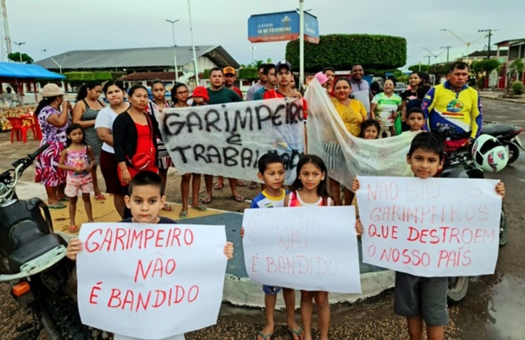 Famílias alegam que ficaram desabrigadas - Foto: Divulgação 