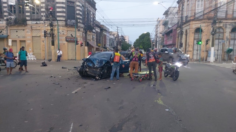 Carro ficou destruído - Foto: Divulgação