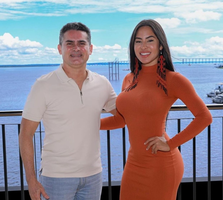 Prefeito David Almeida ao lado de Isabelle Nogueira - Foto: Reprodução/Instagram