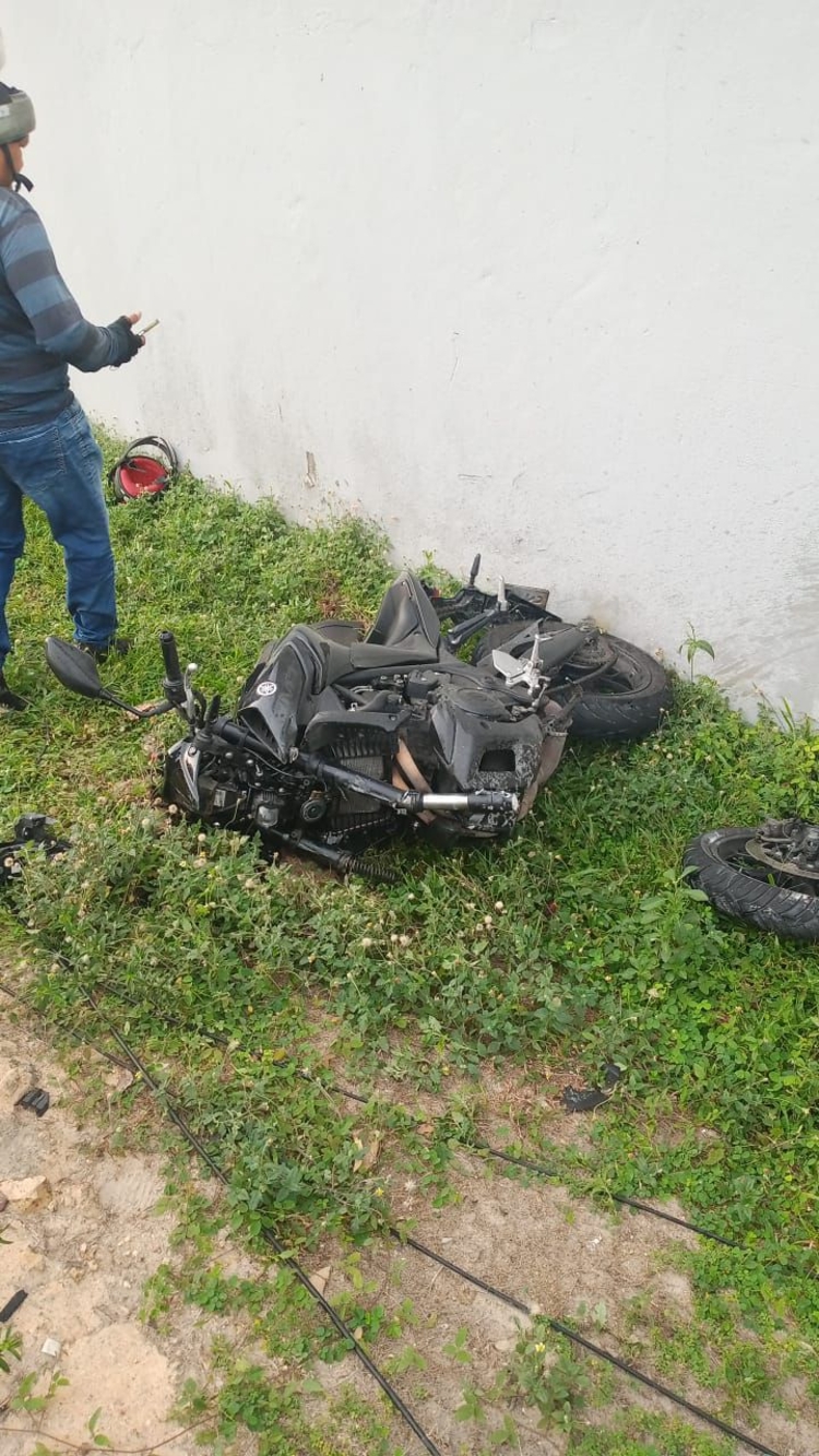 Moto ficou destruída - Foto: Divulgação