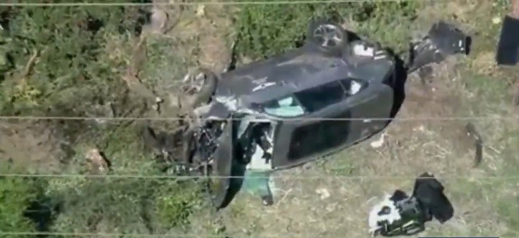 Astro do golfe Tiger Woods sofre acidente de carro nos EUA