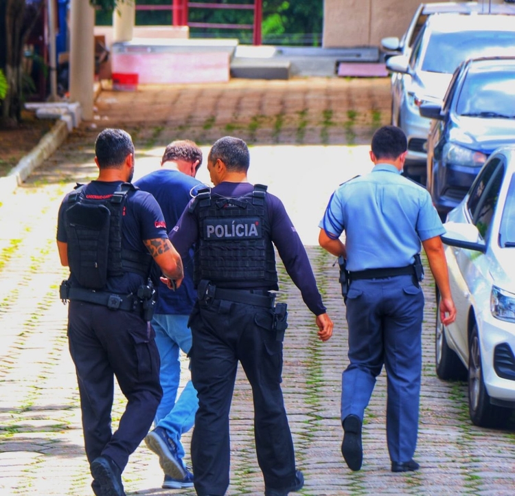 Registro mostra um dos envolvidos sendo preso em maio deste ano em Manaus. Foto: Jander Robson/ Portal do Holanda