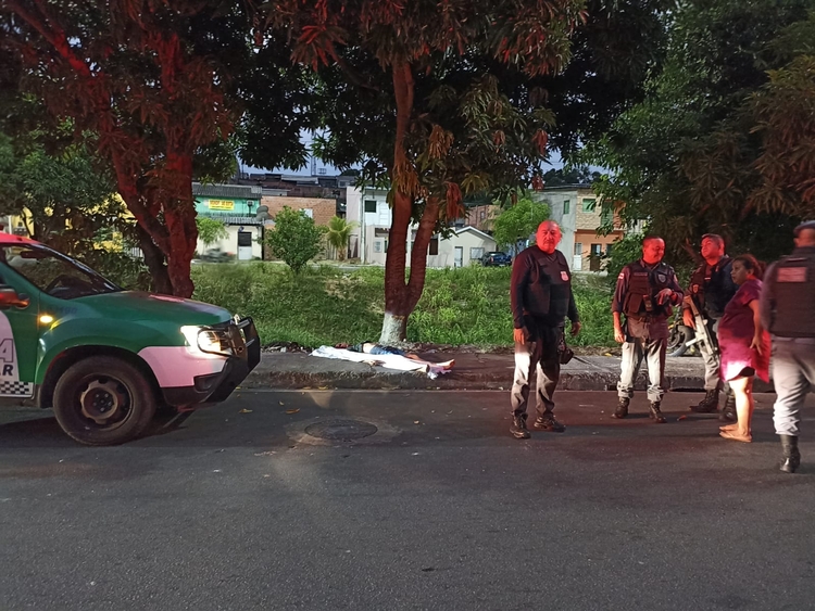 Homem morre ao chocar-se de moto contra árvore no Silveira