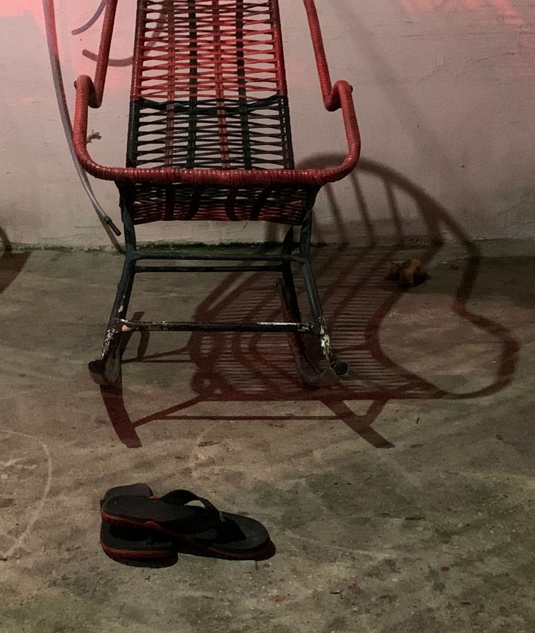 Homem estava sentado na varanda de casa quando foi baleado / Foto: Caio Guarlotte / Portal do Holanda