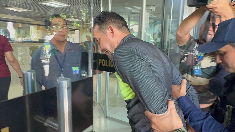 Suspeito preso - Foto: Neto Silva/Portal do Holanda