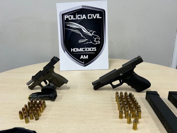 Armas apreendidas com o suspeito - Foto: Jander Robson/Portal do Holanda