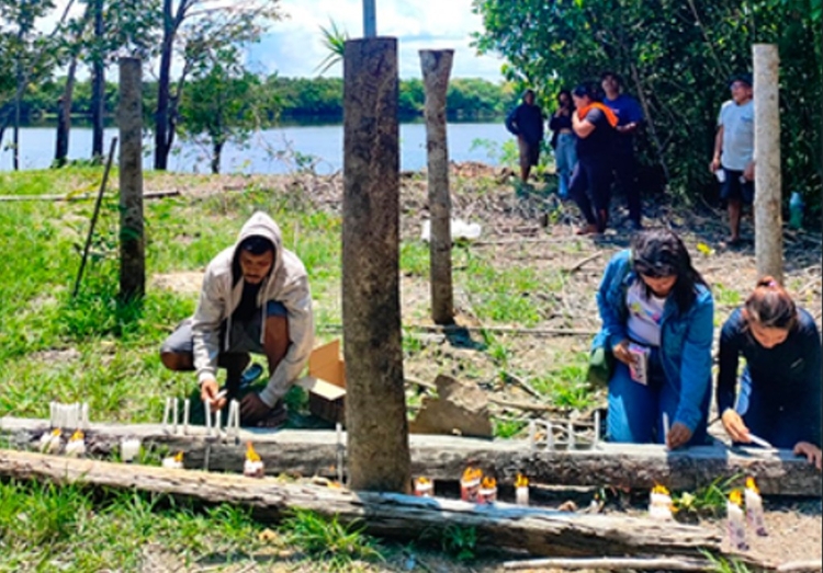Famílias no local onde mais ossadas humanas foram encontradas- Foto: Divulgação