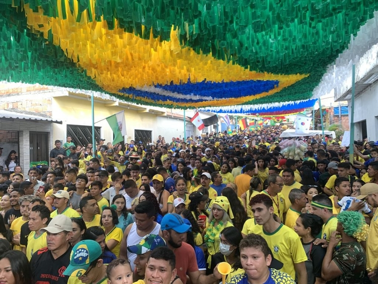 File:Torcedores assistindo Jogo do Brasil na Copa do Mundo 2022