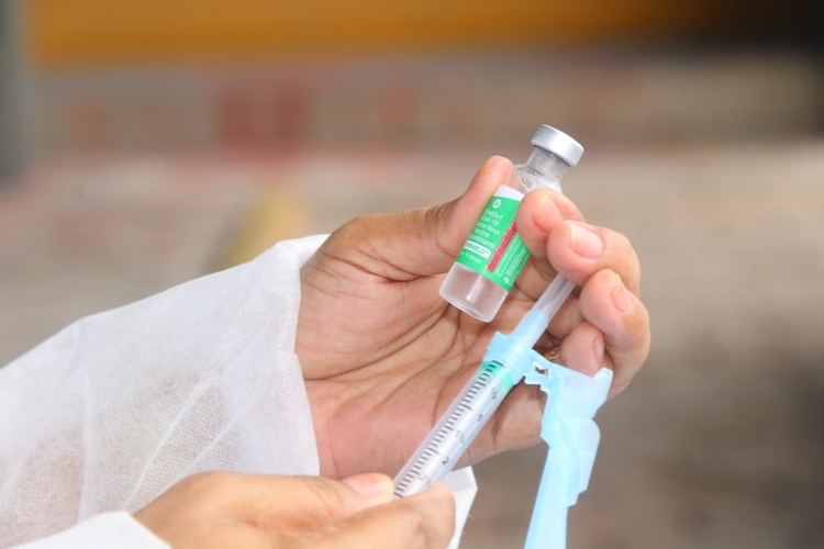 Vacina é aplicada em duas doses - Foto: Jander Robsom/Portal do Holanda
