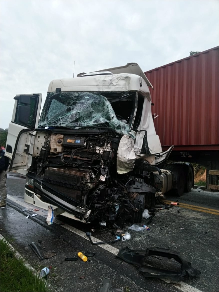 Carretas ficaram destruídas - Foto: Divulgação