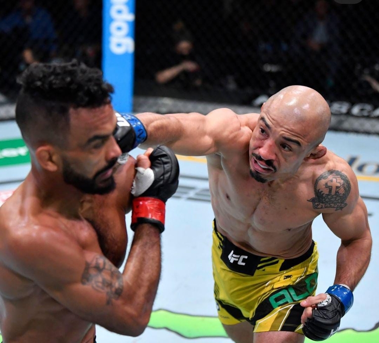 Duelo foi equilibrado - Foto: Instagram/UFC Oficial