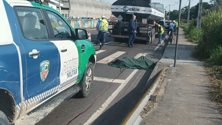 Massa encefálica ficou espalhada na pista - Foto: Jander Robson/Portal do Holanda