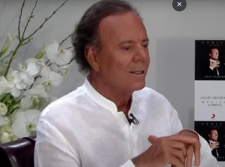 Julio Iglesias - Imagem: Reprodução/Youtube Telemundo Entretenimiento