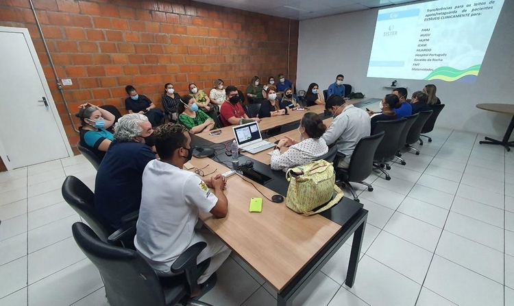 Profissionais dos Núcleos Internos de Regulação participaram de treinamento com novos formulários. Foto: Rodrigo Santos/SES-AM