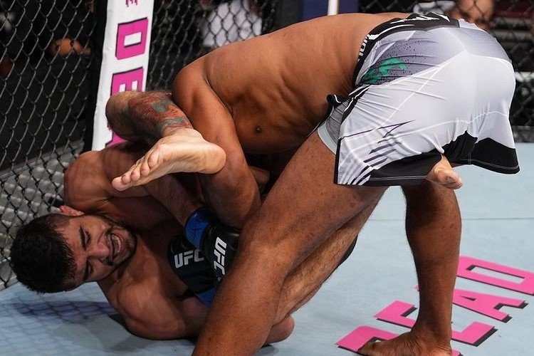 Sergipano quebrou o braço do oponente - Foto: Reprodução/Instagram UFC