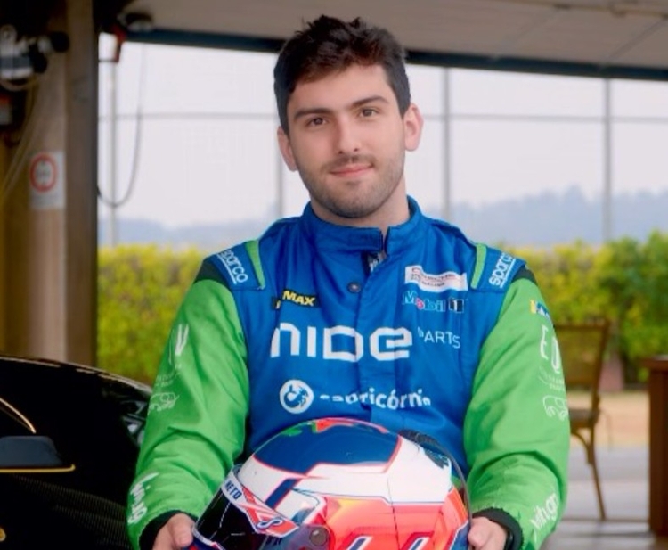 Piloto acumula diversas vitórias -Foto: Reprodução / Instagram / Moura Neto