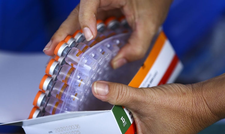 Na quarta-feira (12), outro carregamento com 1 milhão de doses será entregue. Foto: Marcelo Camargo/ Agência Brasil