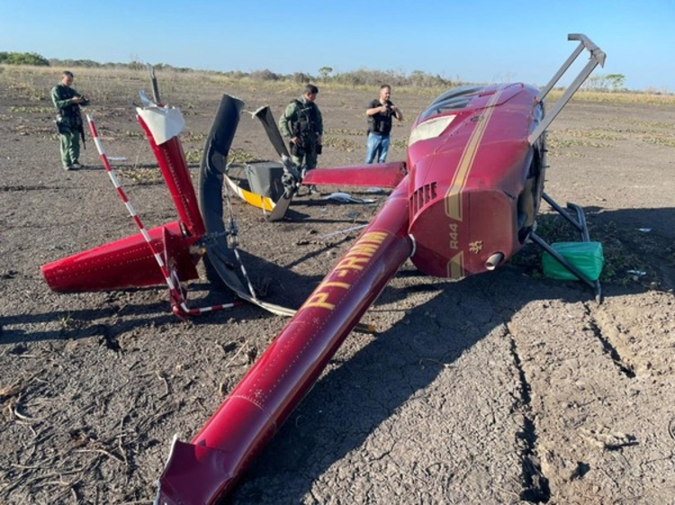 Helicóptero ficou parcialmente destruído. Foto: Divulgação