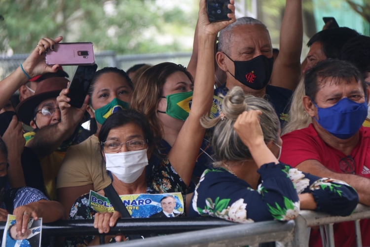 Apoiadores de Bolsonaro aglomerados em Manaus - Foto: Jander Robson/ Portal do Holanda