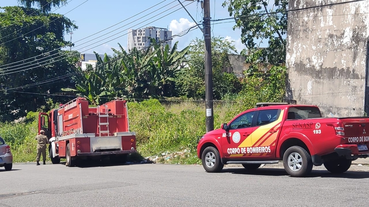 Bombeiros é acionado para conter fogo em casa abandonada - Foto: Reprodução