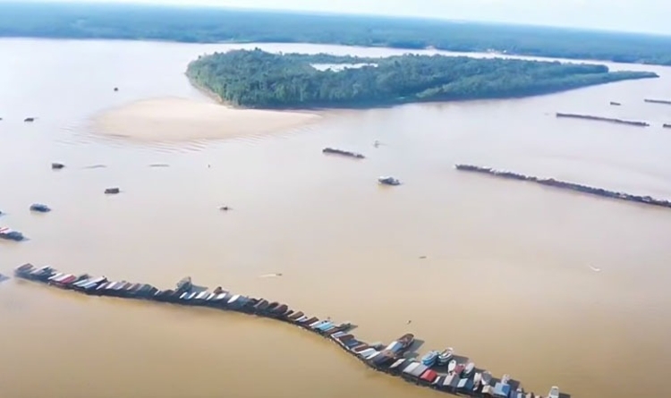 Balsas formaram uma espécie de paredão em 2021 - Foto: Reprodução