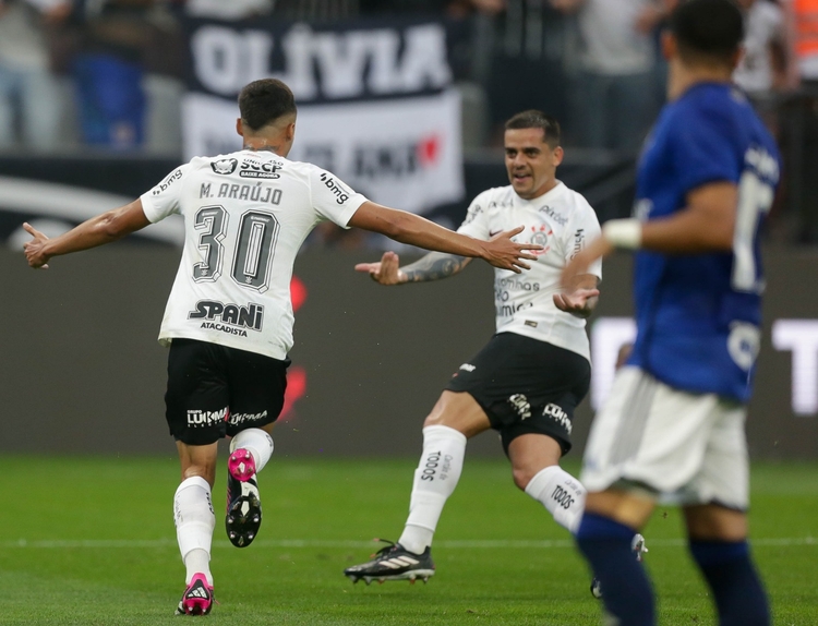 Wesley marca seu primeiro gol pelo time profissional do Corinthians