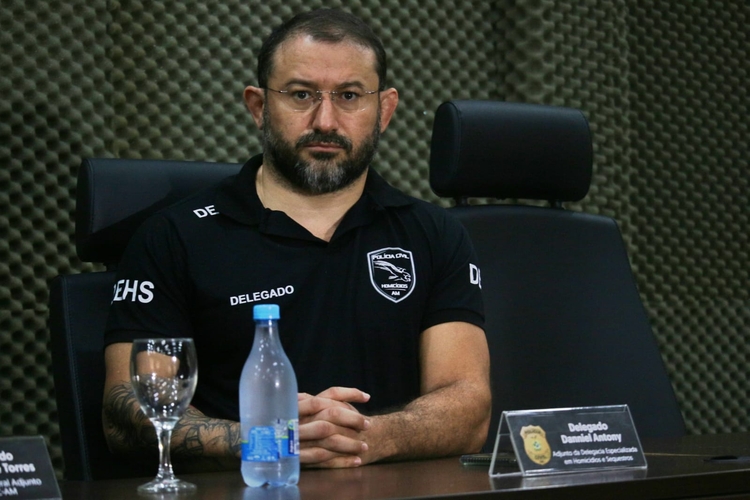  Delegado Danniel Antony, adjunto da DEHS, que investiga o caso. - Foto: Jander Robson / Portal do Holanda