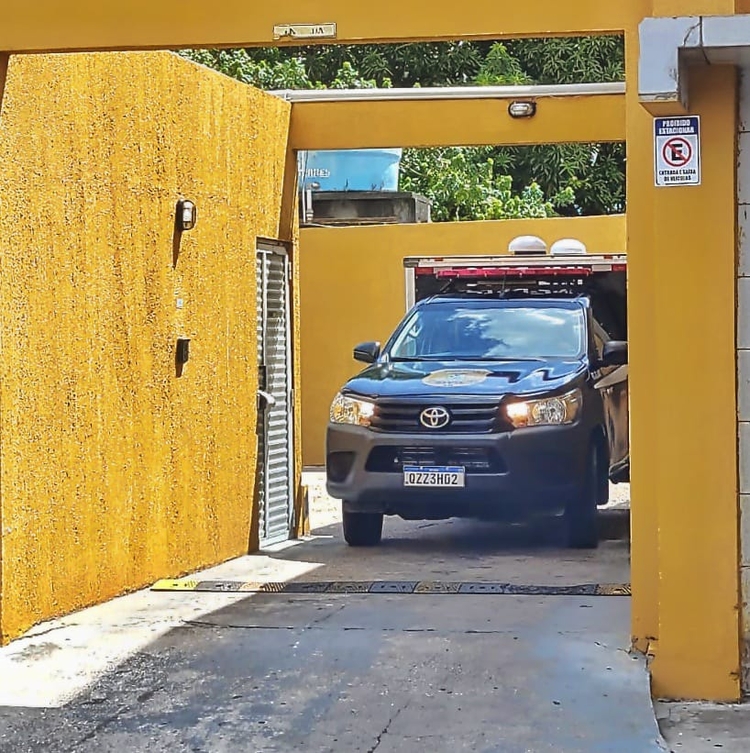 Corpo estava caído ao lado da cama - Foto: Divulgação