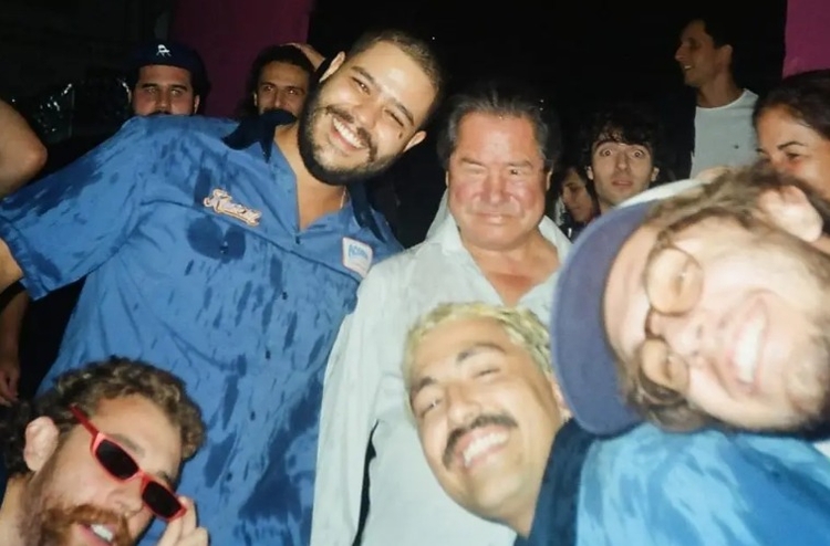 Pedrinho com a banda Jovem Dionísio - Foto: Reprodução/Instagram