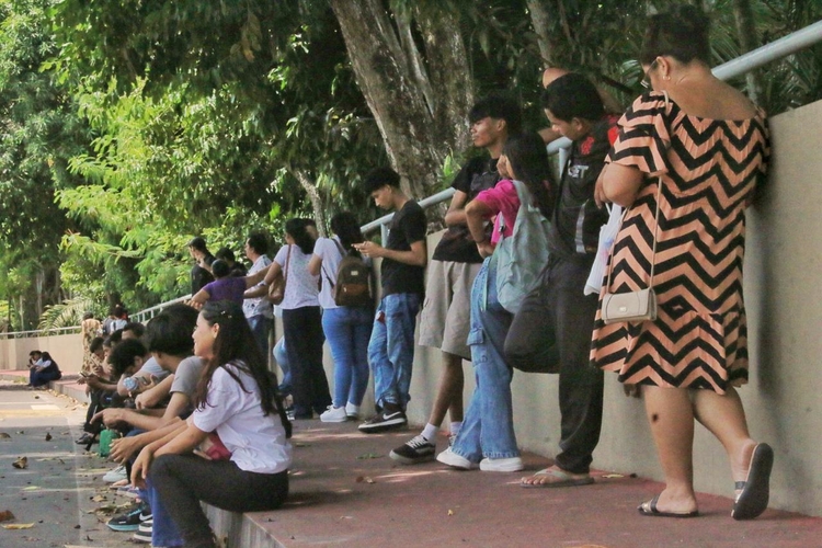 Candidatos aguardam abertura dos portões - Foto: Jander Robson/Portal do Holanda
