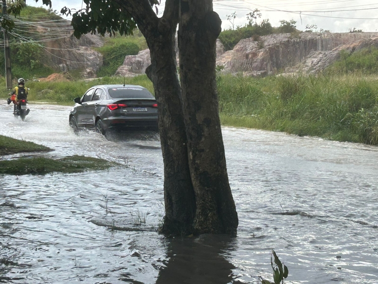 Rua alagada - Foto: Jander Robson/Portal do Holanda