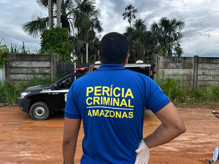 Corpo estava em um terreno particular - Foto: Jander Robson/Portal do Holanda