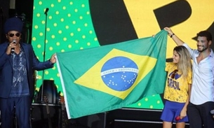 Carlinhos Brown esquece Hino Nacional e vai parar o 