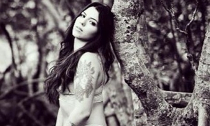 Petra Mattar, filha de Maurício Mattar, sensualiza de lingerie