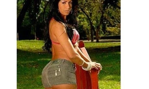 Mulher Moranguinho toma 'pílulas da felicidade' vendidas por pastor