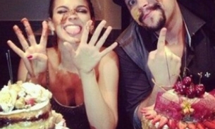 Sem Neymar, Bruna Marquezine comemora 19 anos com amigos famosos