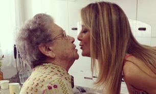 Depois de galãs, Palmirinha dá beijo em Ticiane Pinheiro