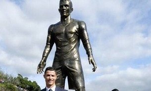 Estátua de Cristiano Ronaldo chama atenção com atributo a mais