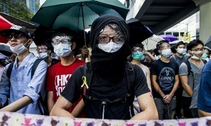 Polícia detém manifestantes que ocuparam sede do governo de Hong Kong