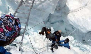 Quatro guias permanecem desaparecidos após avalanche no Everest