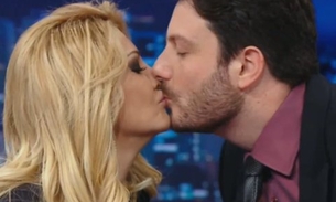 Após revelar que está namorando, Danilo Gentili beija Fontenelle