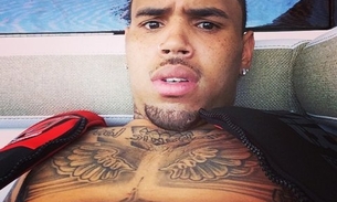 Chris Brown solta 'Quem quer montar na minha banana?'