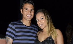  Thiago Silva curte show de pagode com a eposa