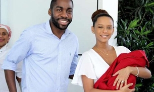 Taís Araújo e Lázaro Ramos deixam maternidade com a filha, Antônia