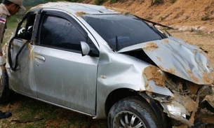 Capotamento em abismo na AM-010 deixa sete feridos