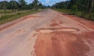 Buracos atrapalham trânsito na AM-240, Presidente Figueiredo/Balbina